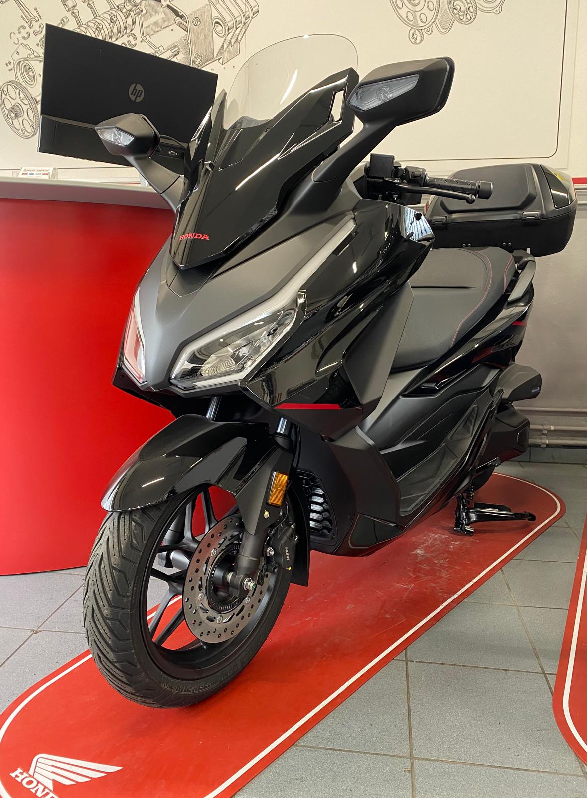 Honda - Forza 350