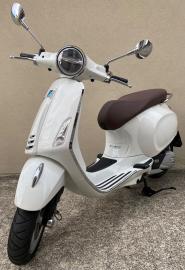 Vespa - Primavera 150 (1 di 3)