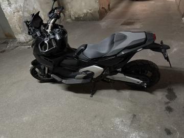 Honda - X-ADV 750 DCT (4 di 5)