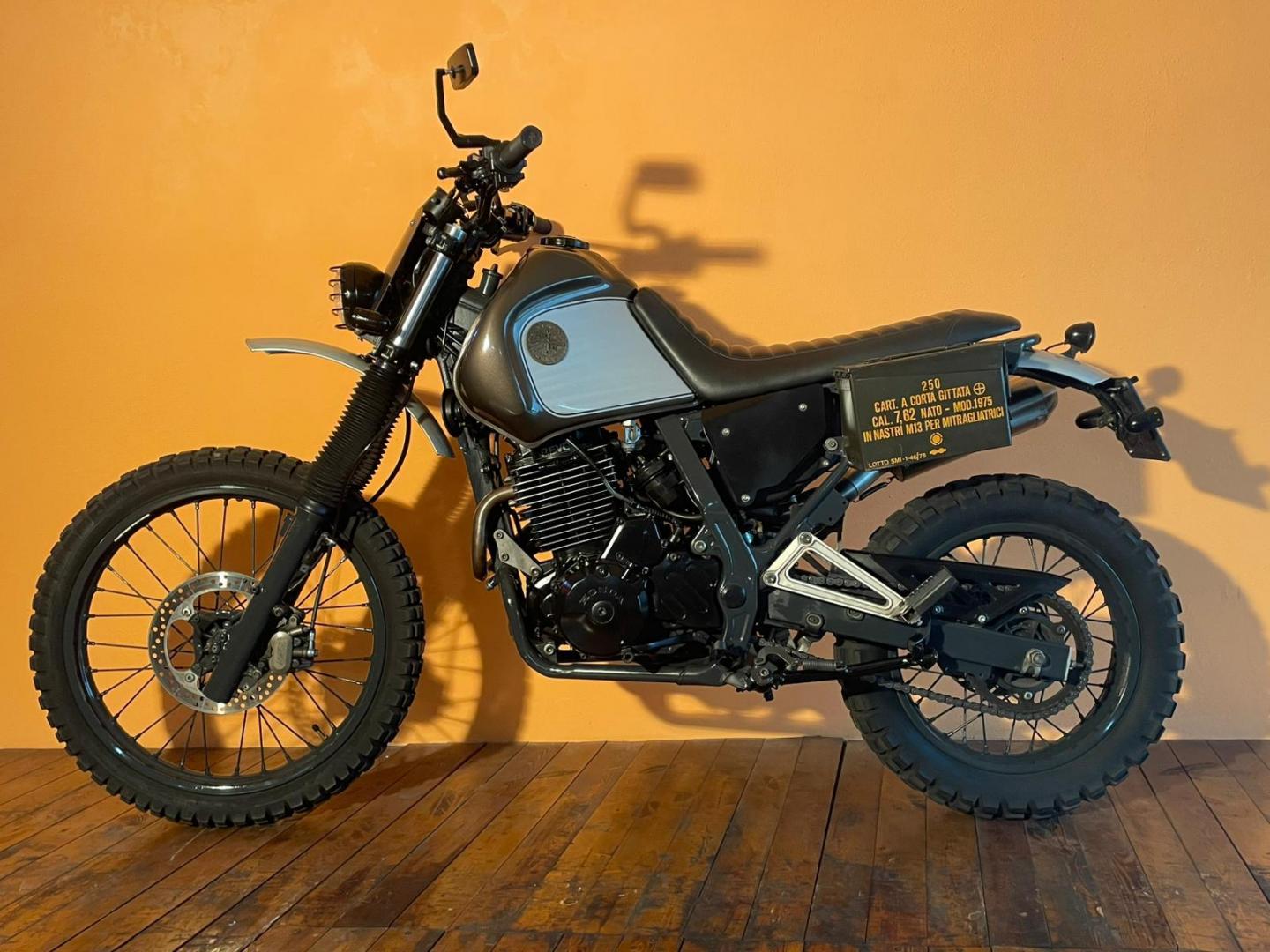 Honda - NX 650 DOMINATOR