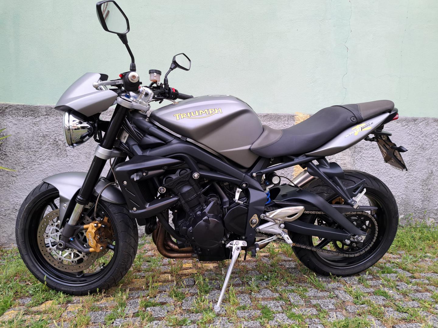 Triumph STREET TRIPLE R