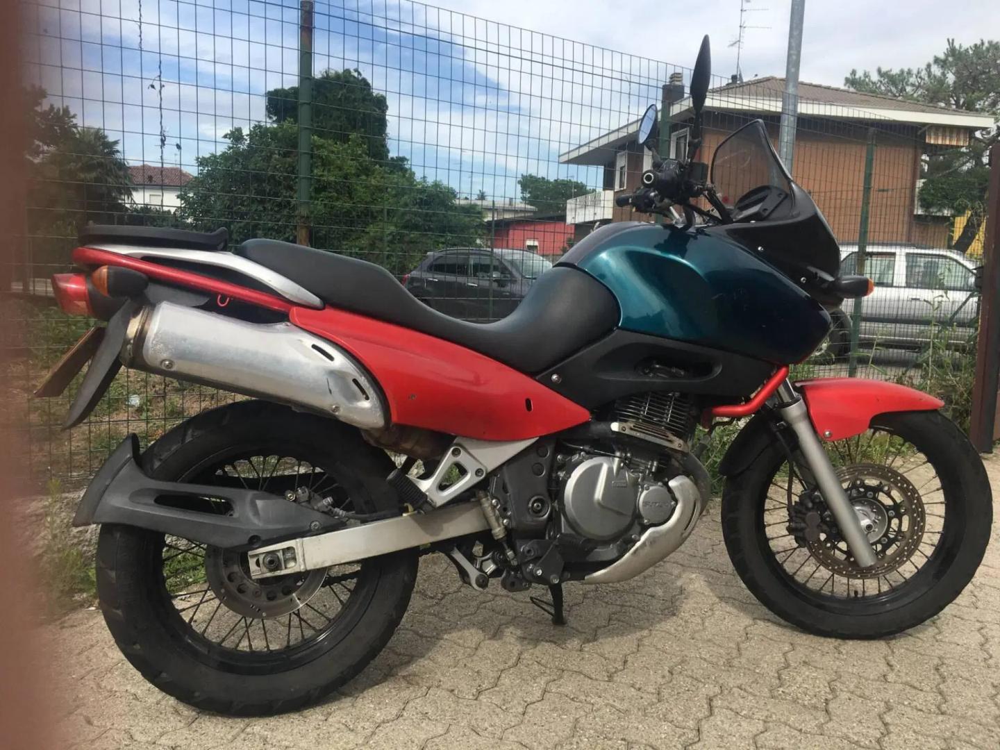 Suzuki XF 650 FREEWIND